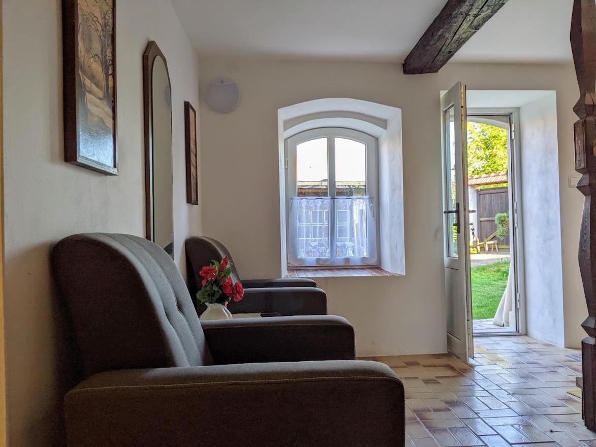 Chalupa u rybníka Střehom Dolní Bousov Exteriér fotografie