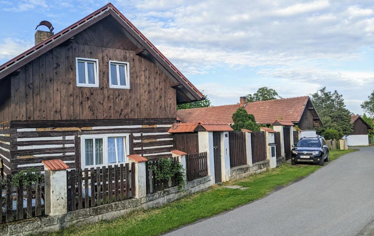 Chalupa u rybníka Střehom Dolní Bousov Exteriér fotografie