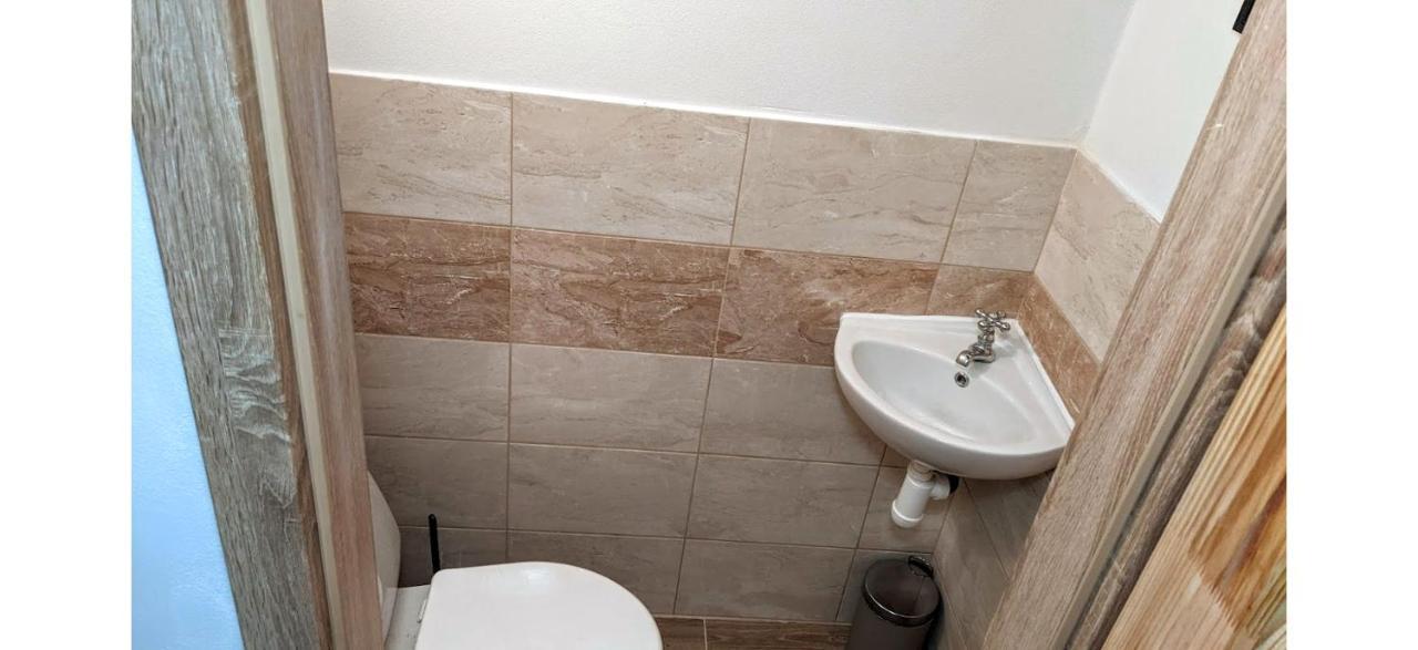 Chalupa u rybníka Střehom Dolní Bousov Exteriér fotografie