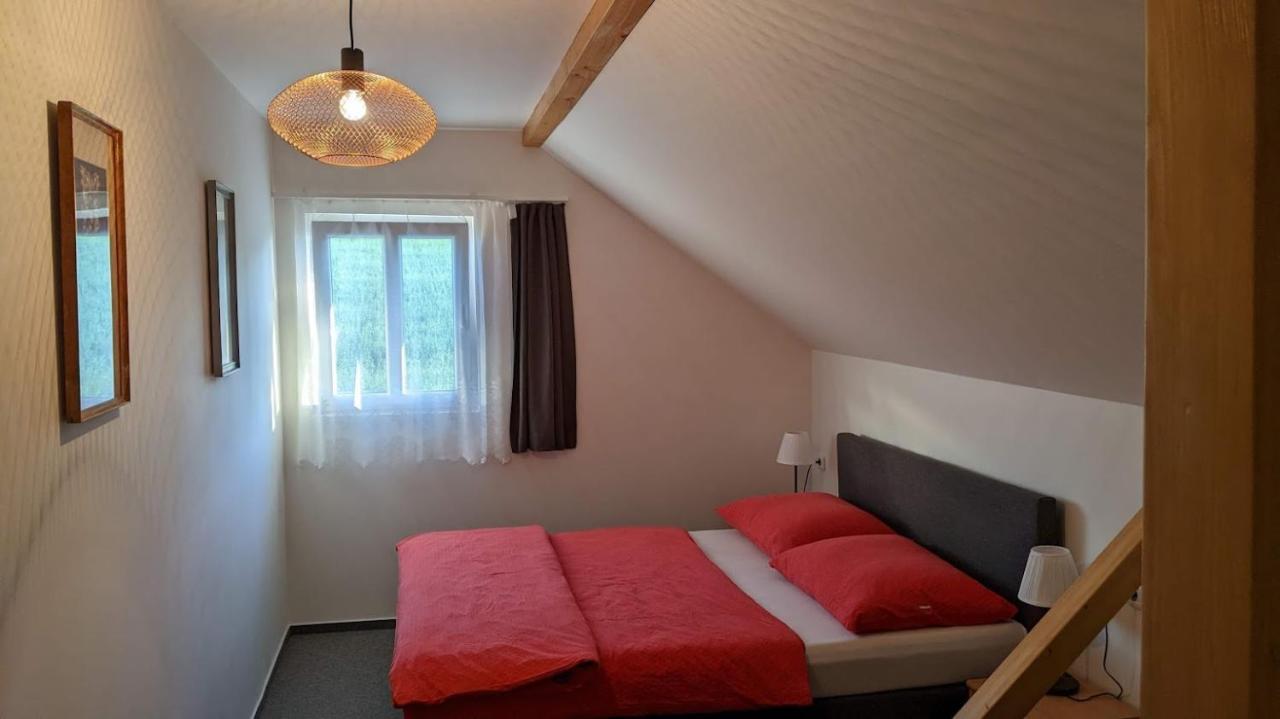 Chalupa u rybníka Střehom Dolní Bousov Exteriér fotografie